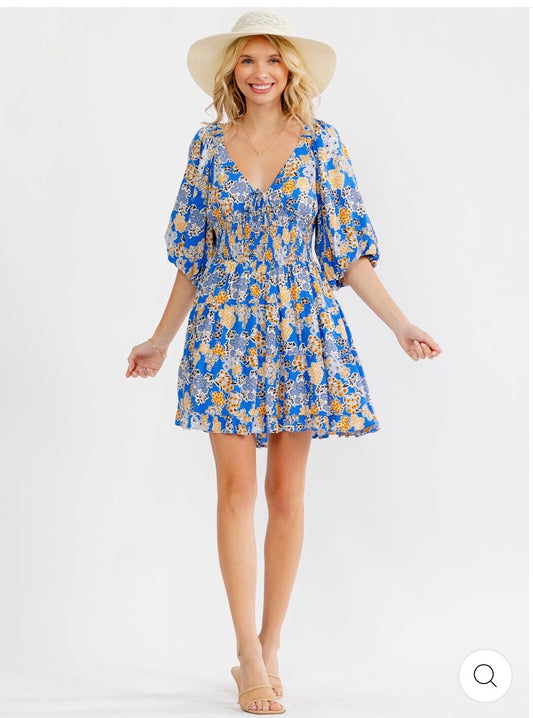 Vestido azul floral corto cuello V