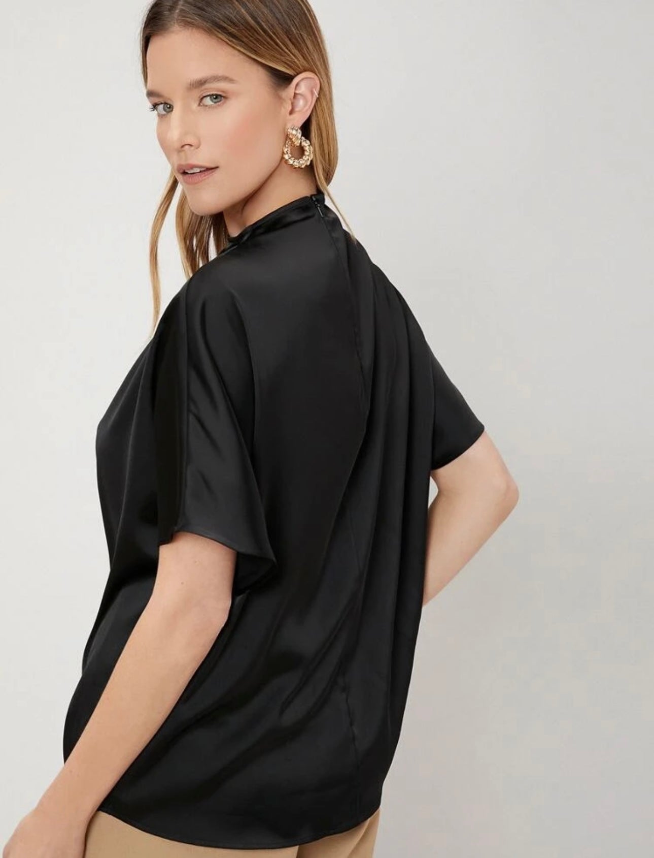Camisa formal con fruncido color negro