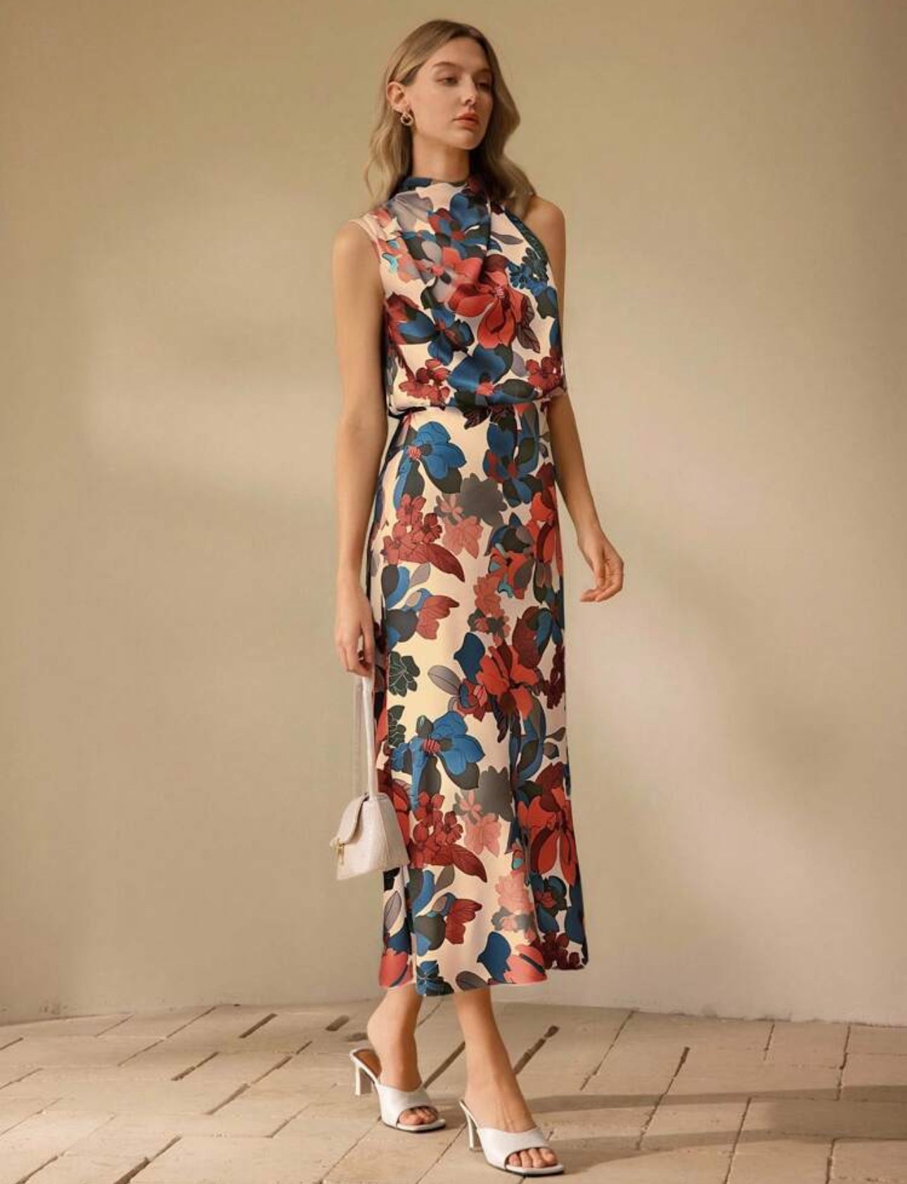 Vestido beige estilo midi con estampado floral anaranjado