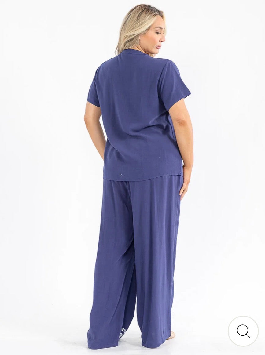 Conjunto azul plus size de 2 piezas de lino con bordado: blusa de manga corta y pantalón con cintura elástica.