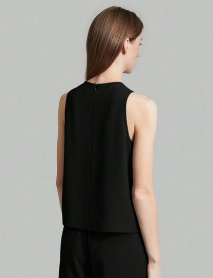 Camisa negra de tirantes con cuello redondo