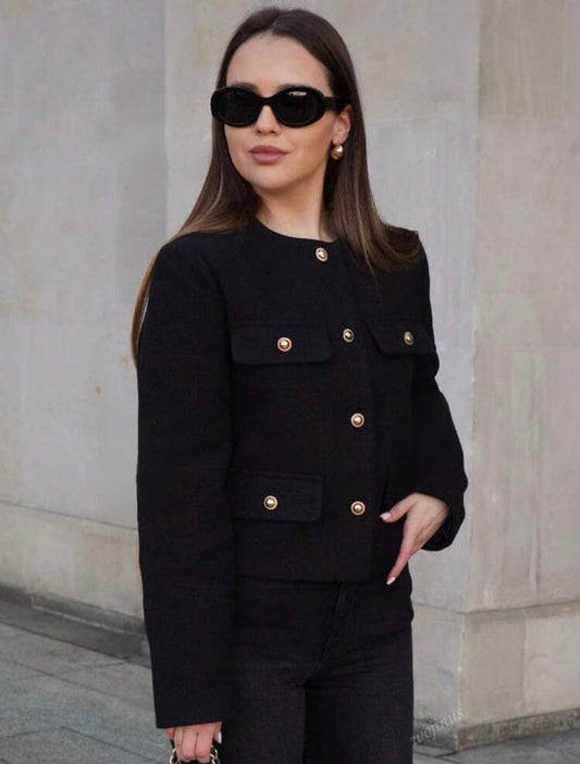 Chaqueta negra botones dorados