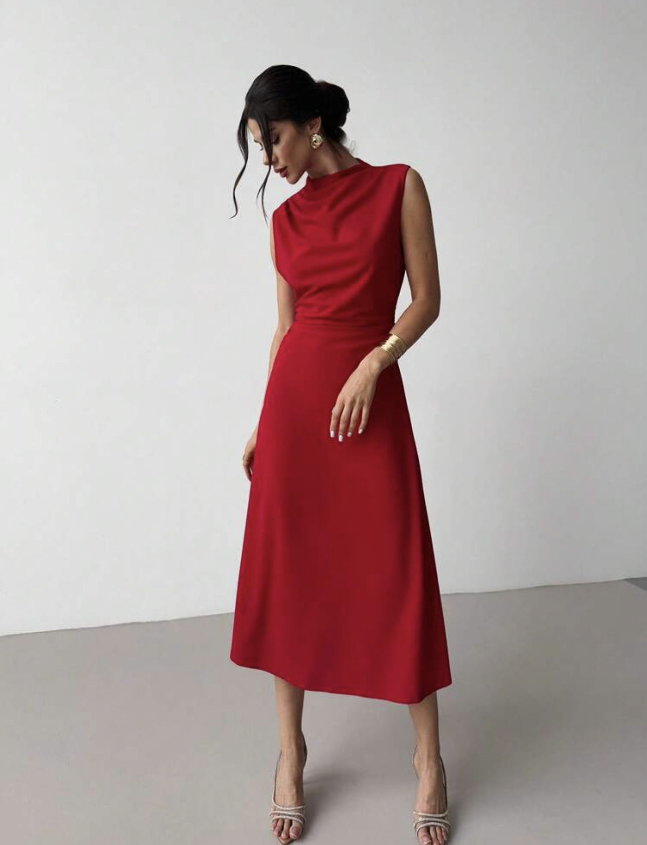 Vestido rojo largo elegante plisado