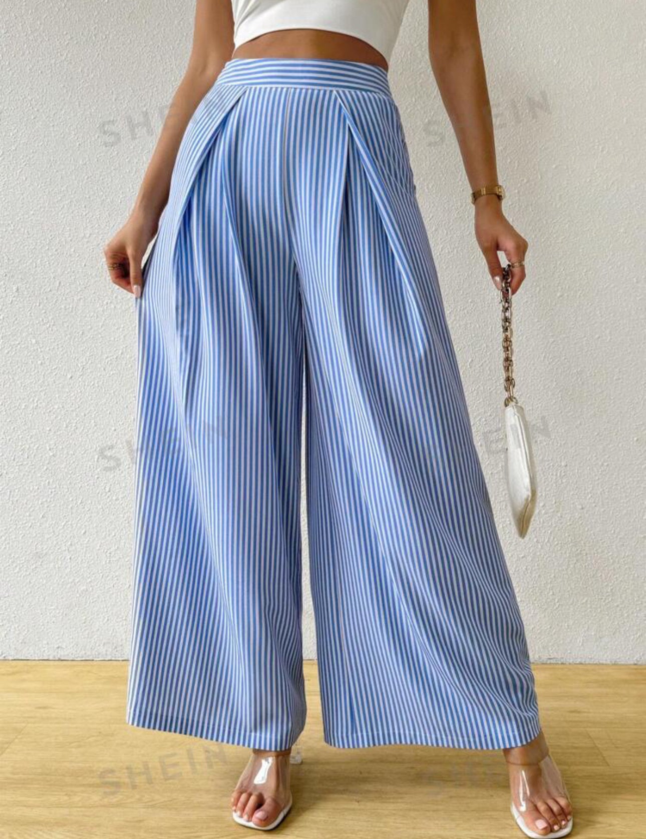 Pantalon ancho con lineas azules y blancas