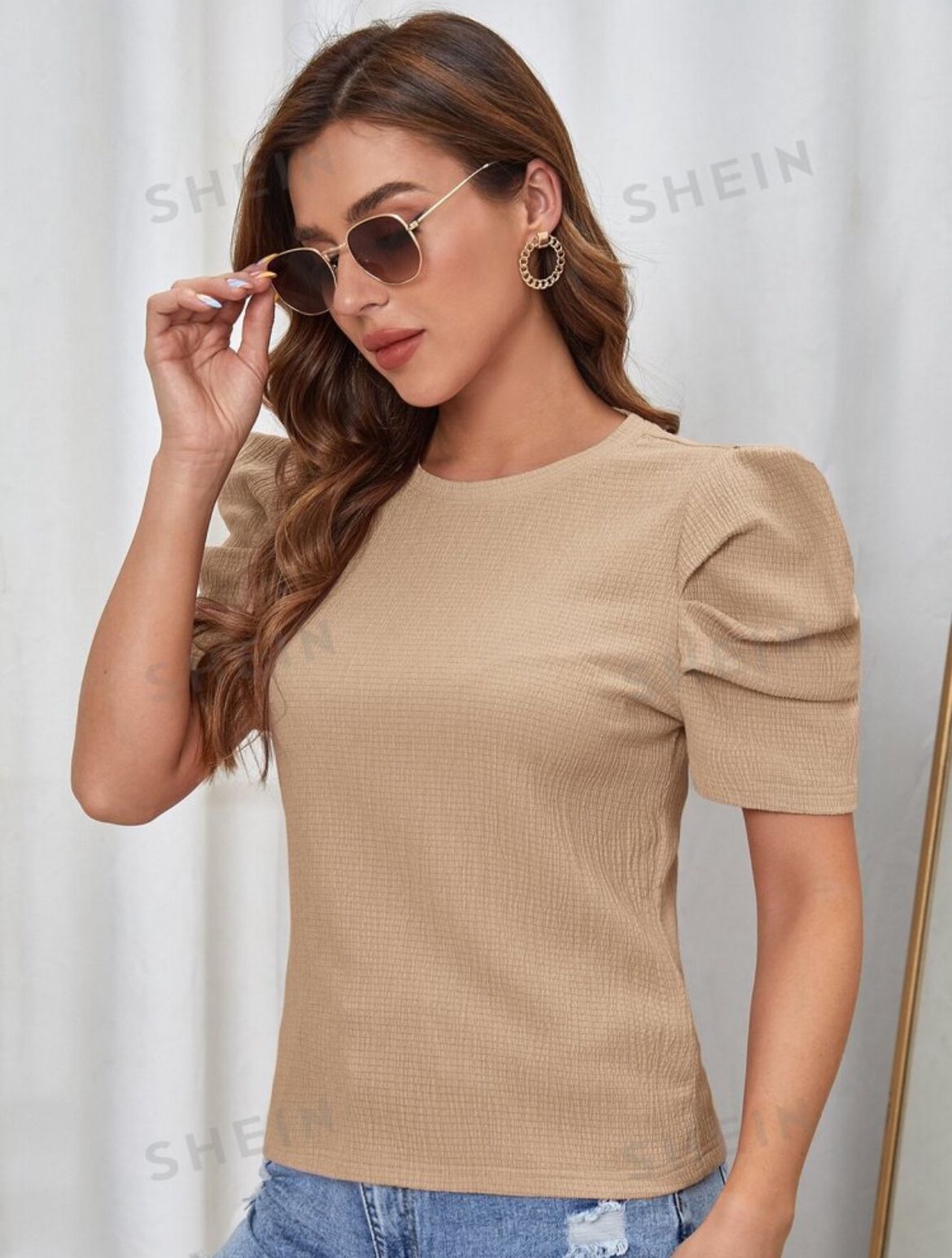 Camisa con fruncido en hombros