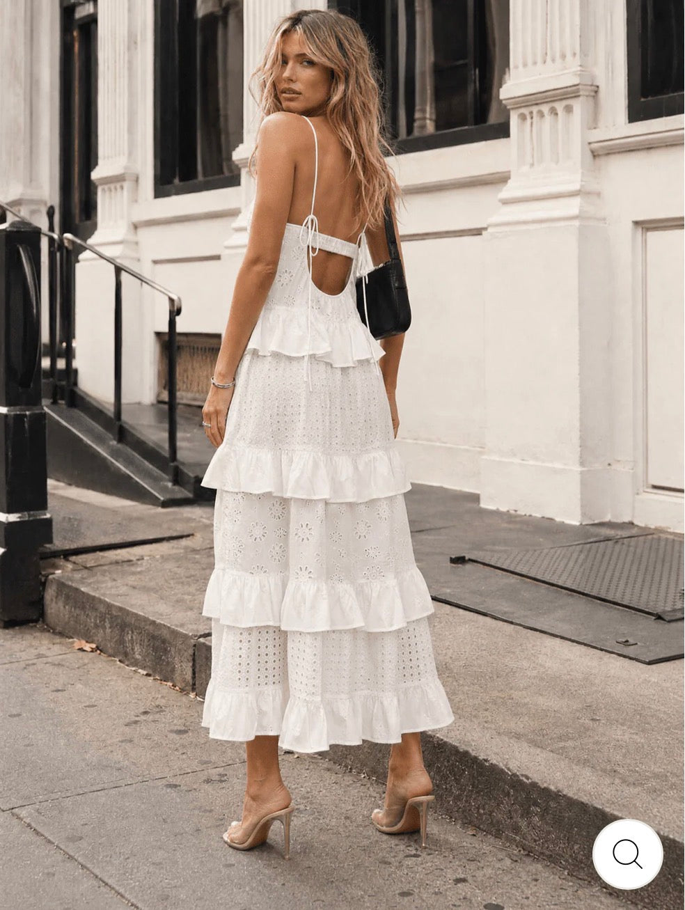 Vestido blanco maxi de vuelos y tirantes