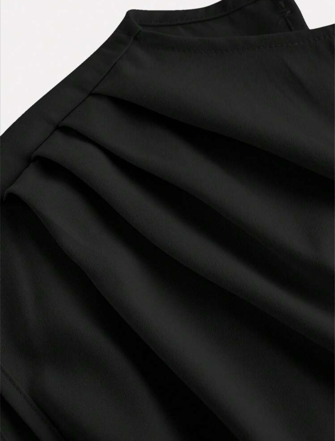 Jumpsuit negro cuello alto y con cinturón