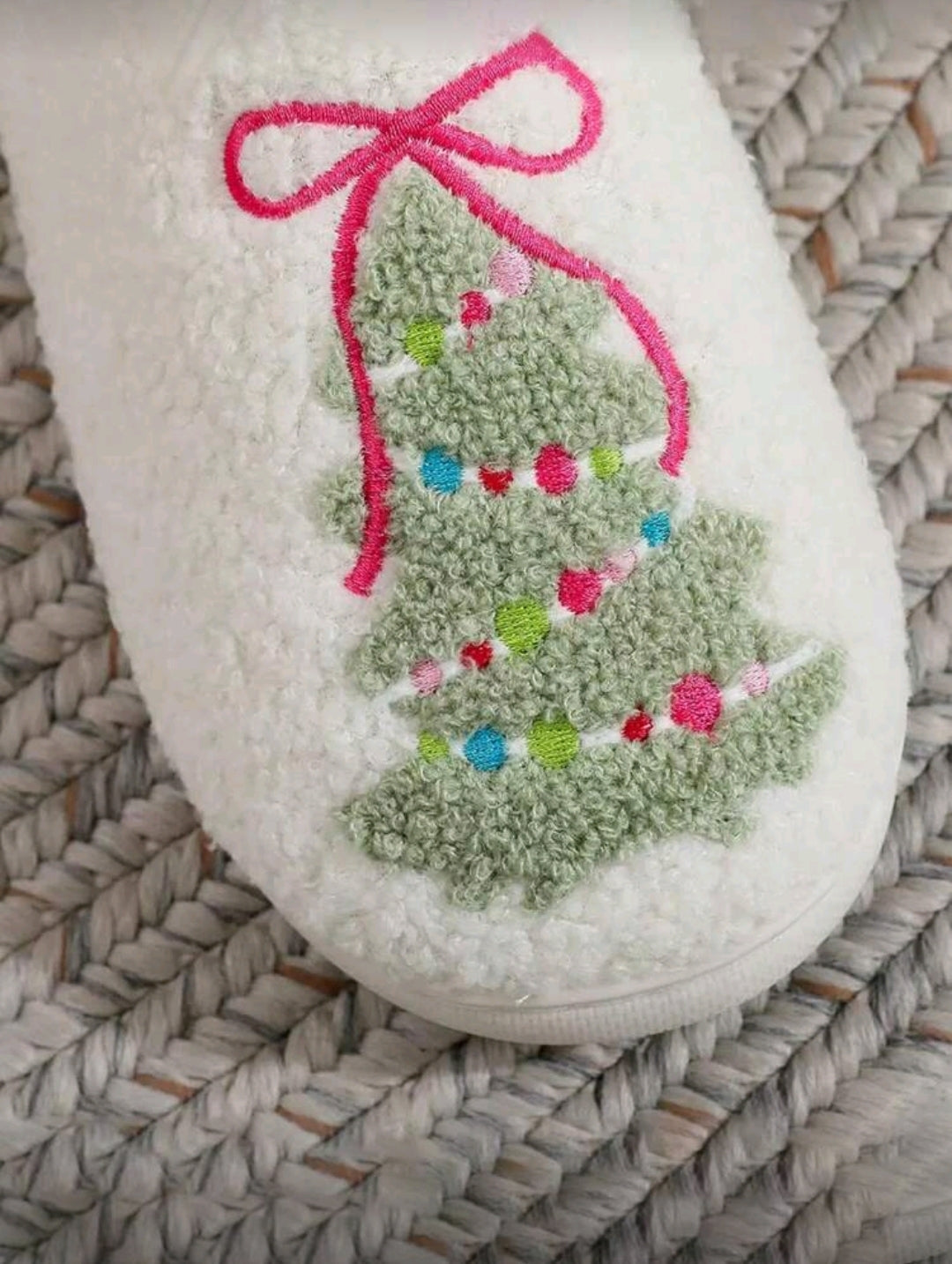 Pantuflas Blancas de Arbol de Navidad con Chongo