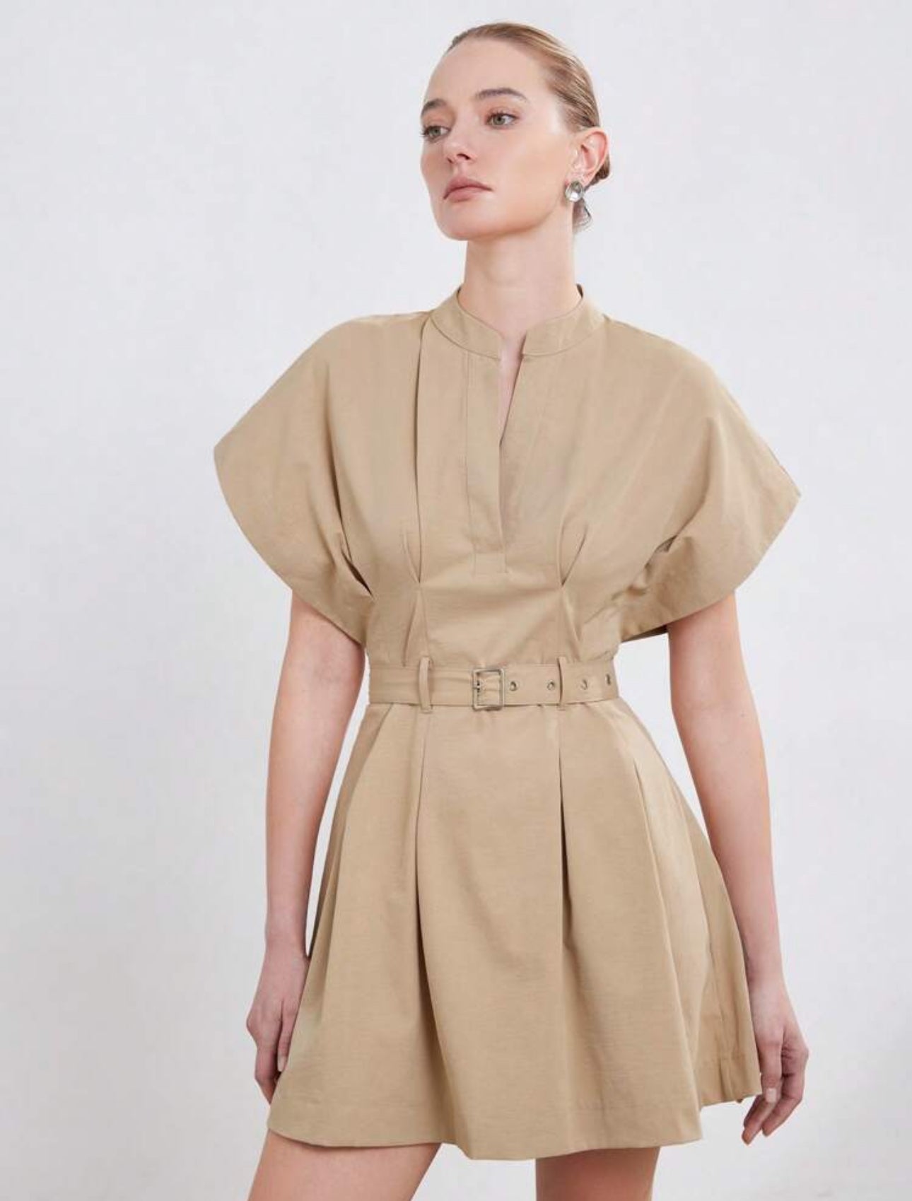 Vestido beige corto estilo europeo