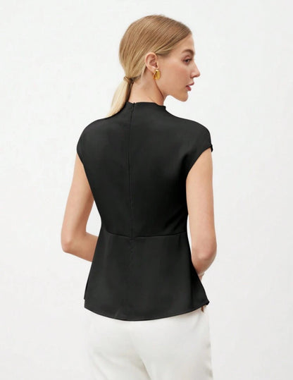 Camisa con fruncido color negra