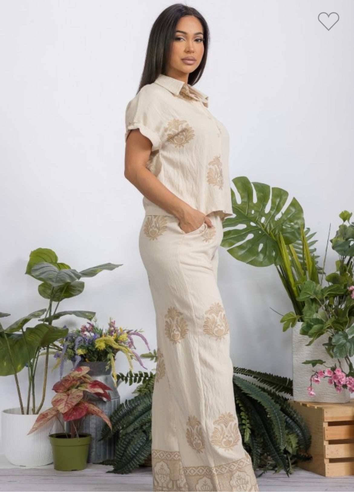 Conjunto beige bordado