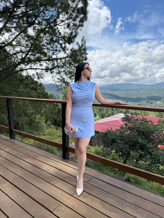 Vestido azul claro corto