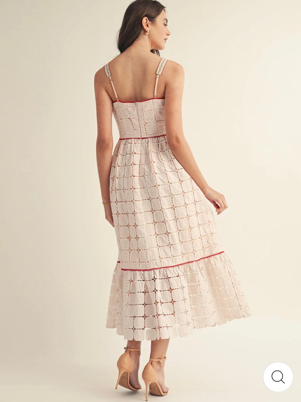 Vestido rosado maxi de cuello cuadrado con detalles tejidos tipo crochet