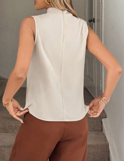 Camisa beige con fruncido