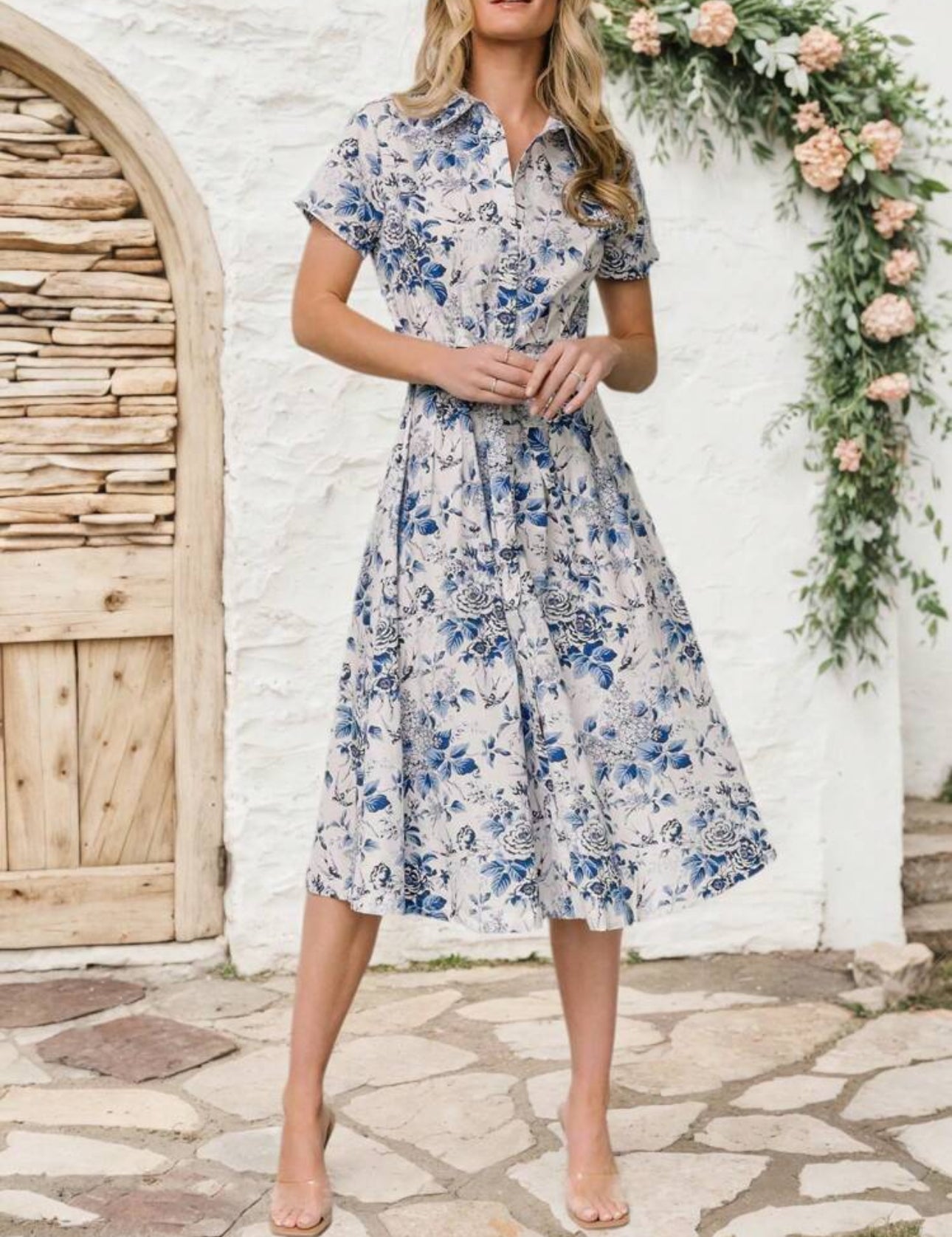 Vestido casual blanco estampado floral azul claro