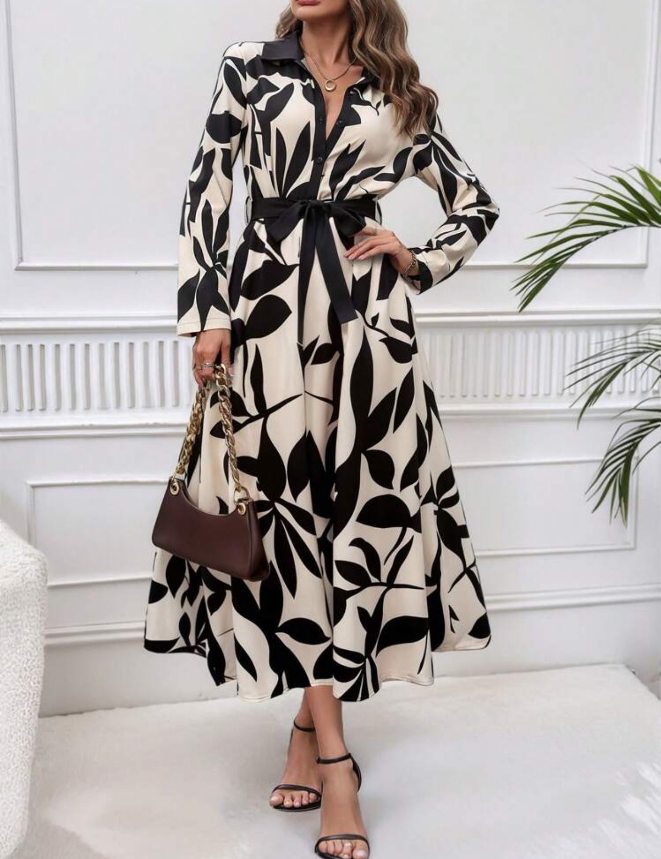 Vestido beige estampado de hojas negro