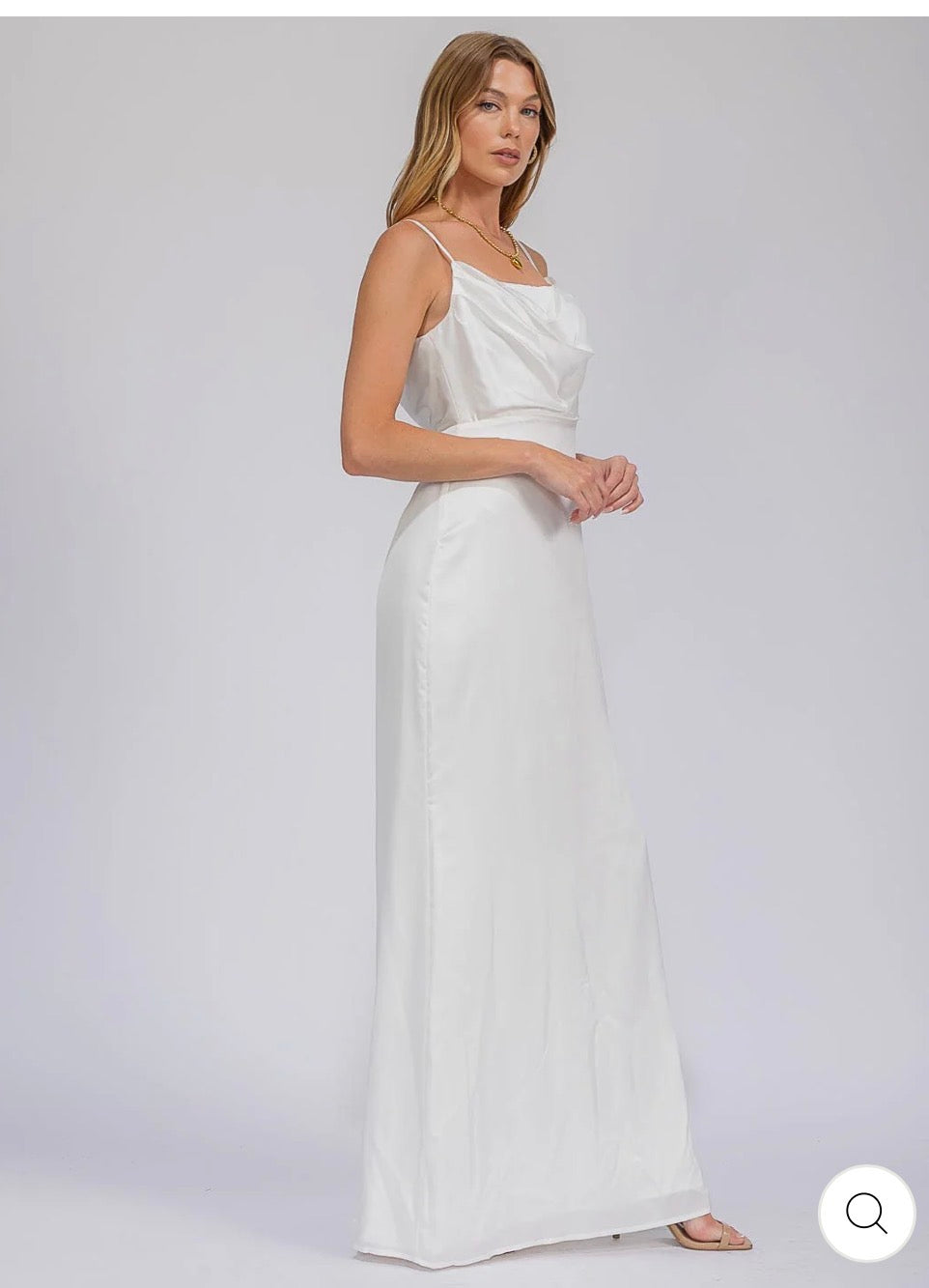 Vestido blanco elegante de tirantes