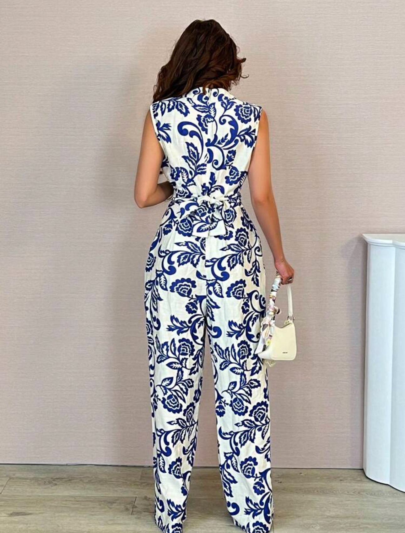 Jumpsuit blanco y negro estampado floral
