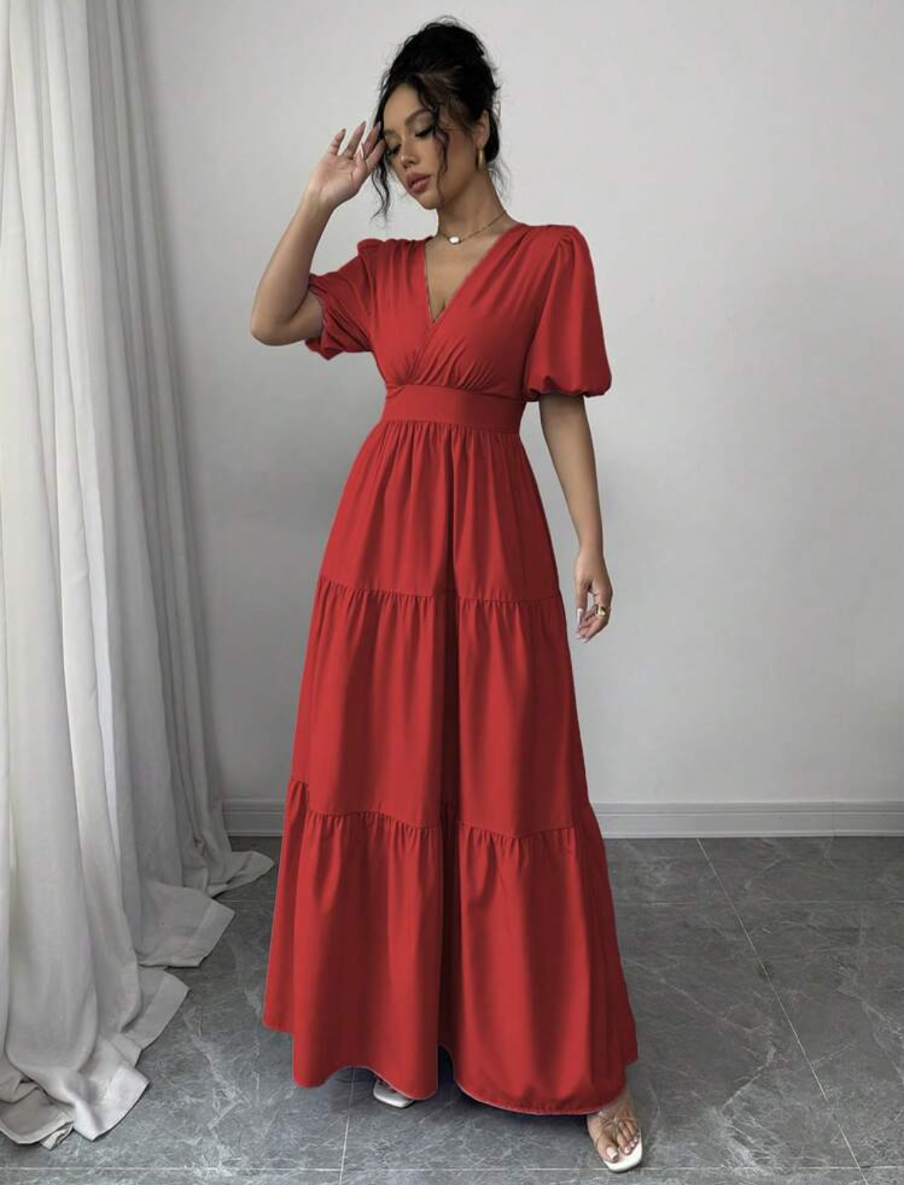 Vestido rojo largo cuello V con cintura elástica