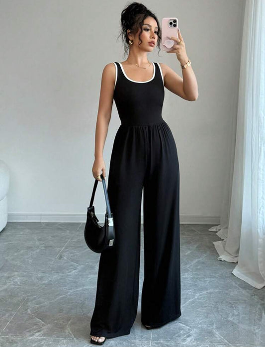 Jumpsuit negro con línea blanca