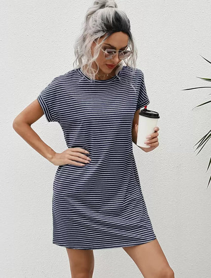 Vestido estilo camiseta con estampado de rayas