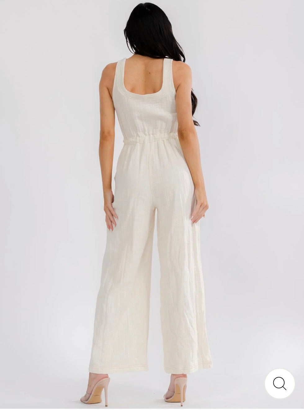 Jumpsuit beige con bolsillos wide leg