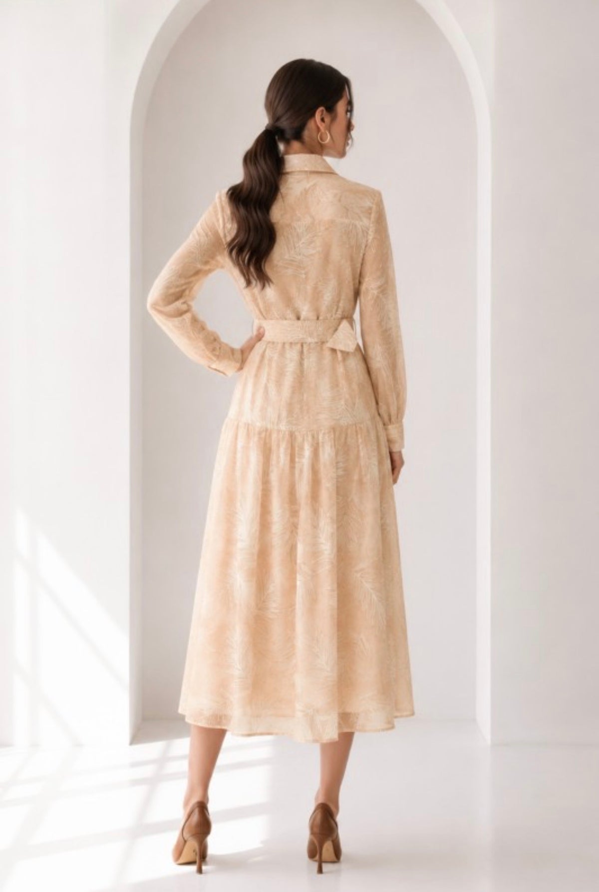 Vestido beige con faja
