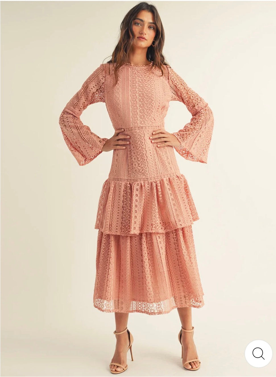 Vestido rosado maxi manga larga de vuelos crochet