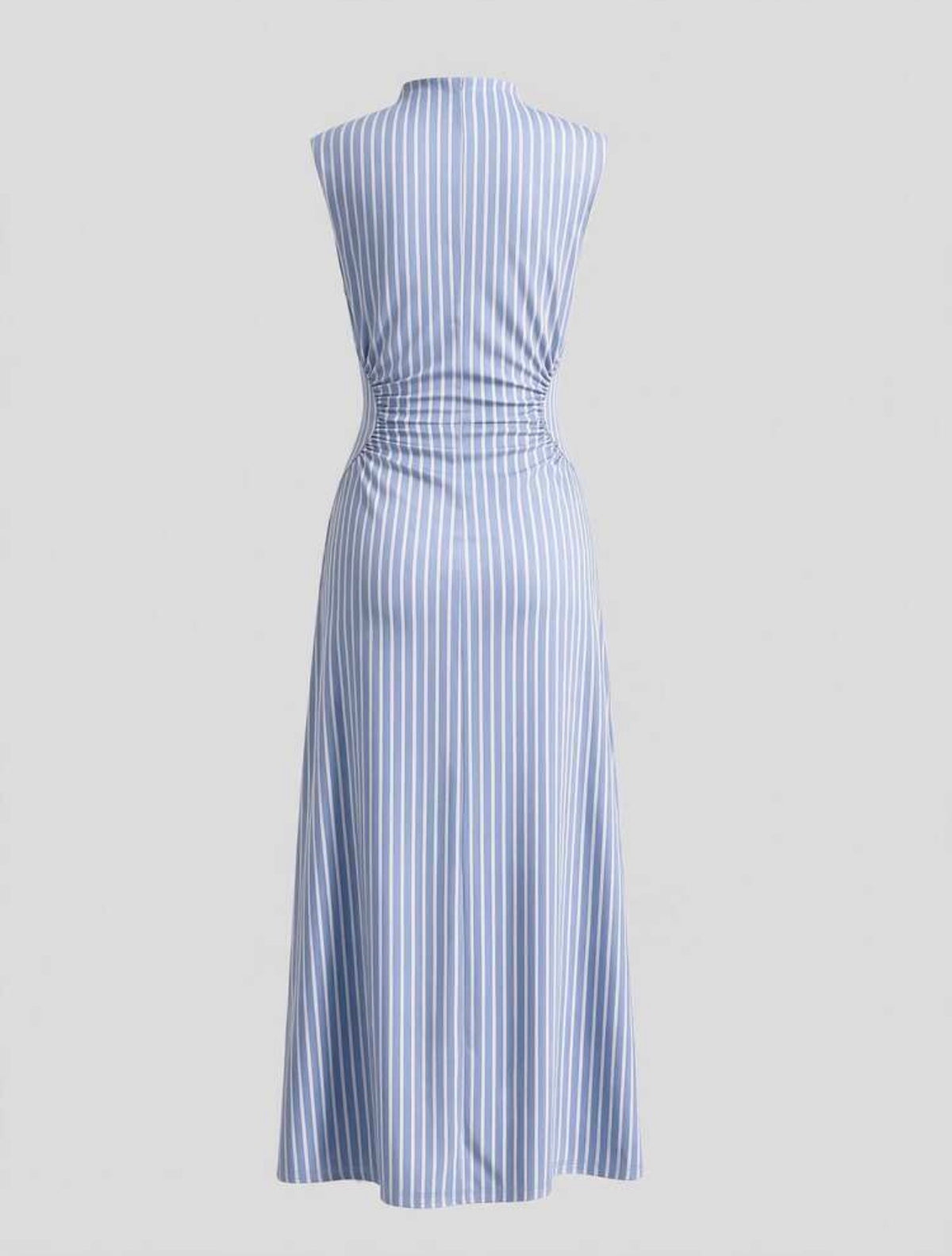 Vestido azul celeste con rayas blancas