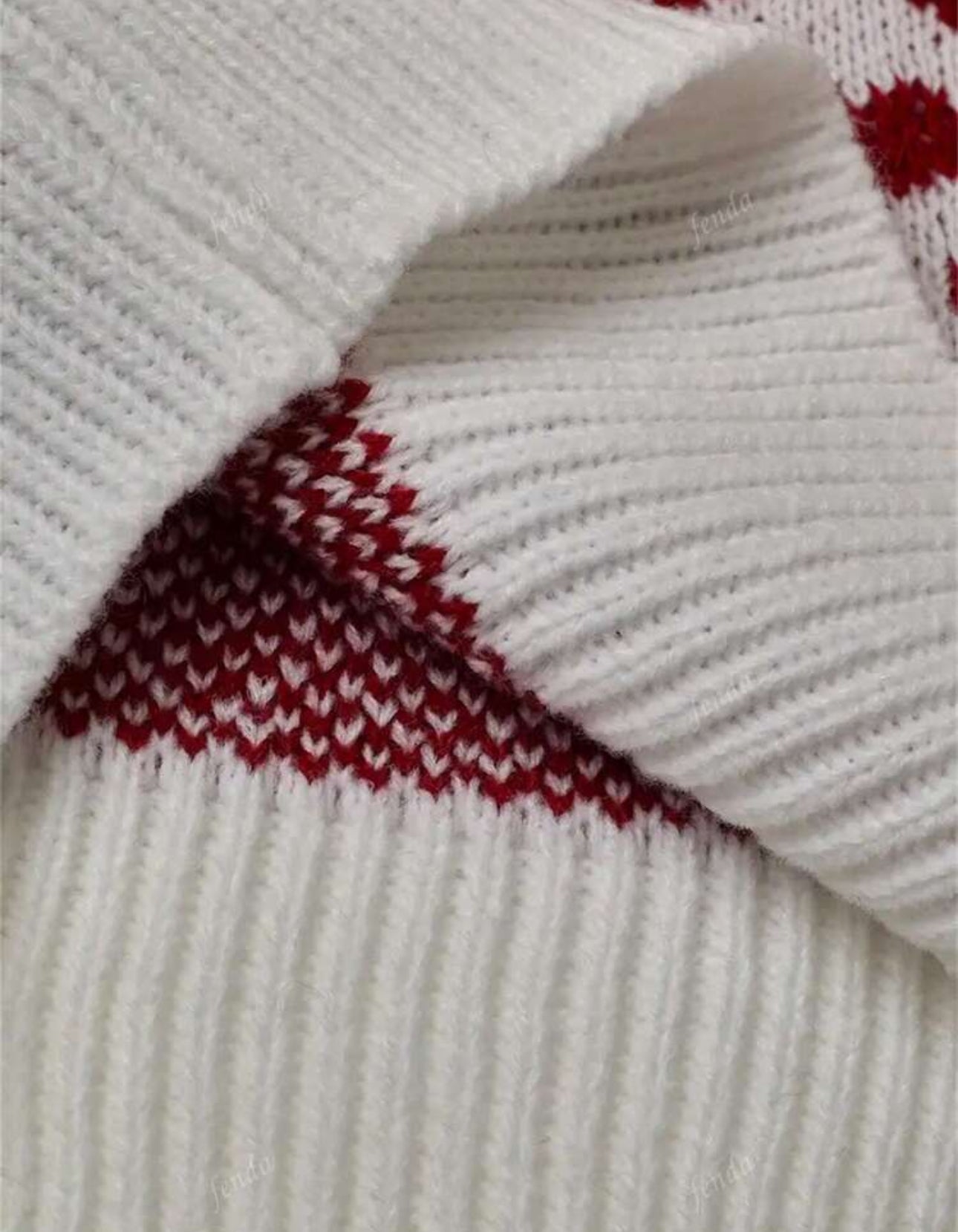 Suéter de navidad blanco con reno rojo