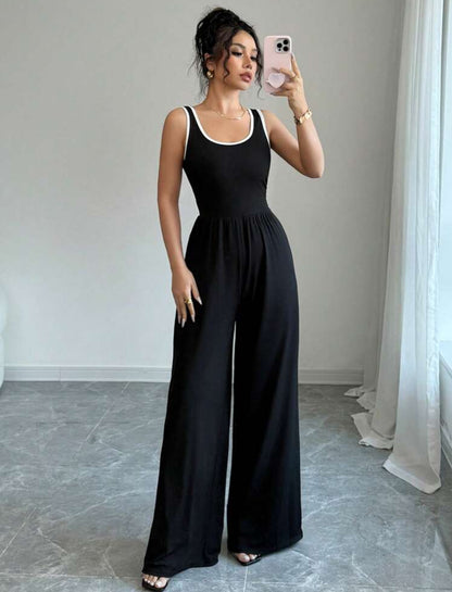 Jumpsuit negro con línea blanca