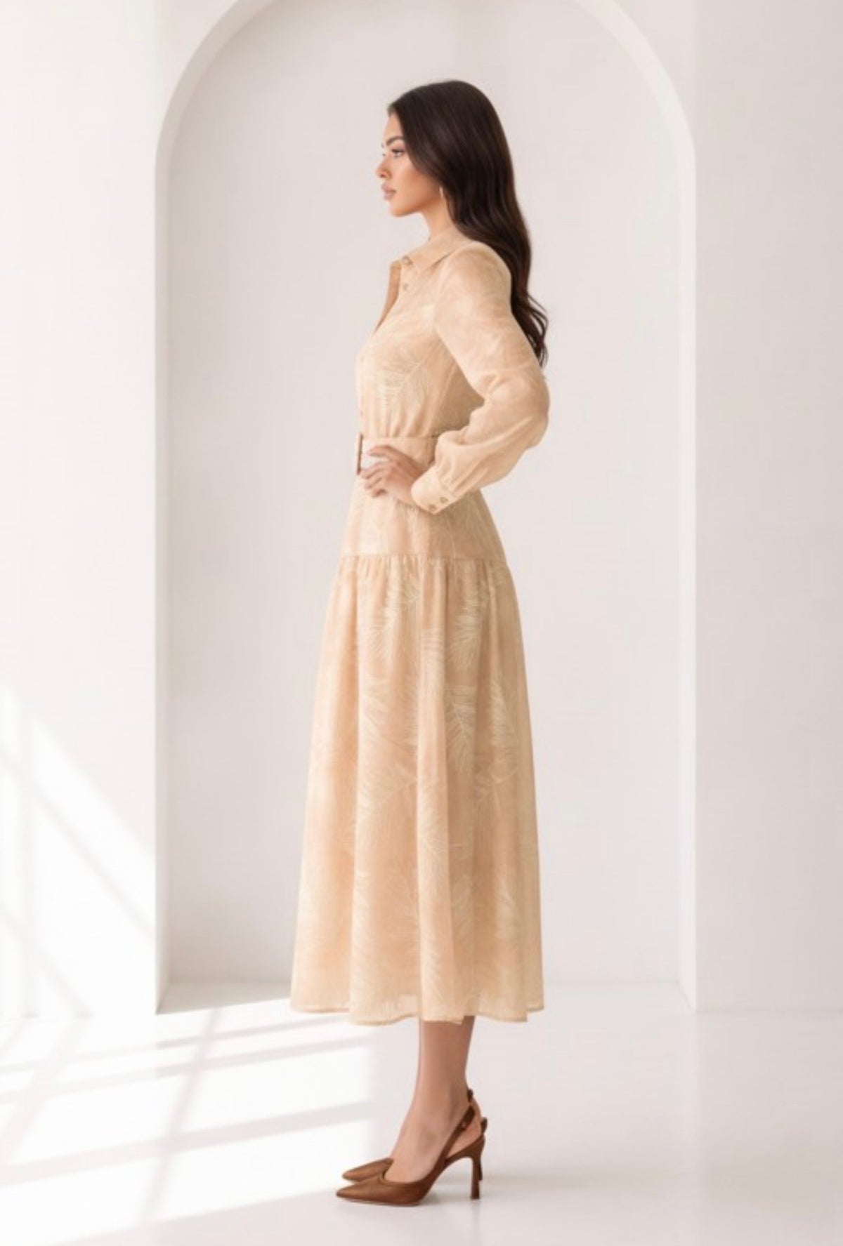 Vestido beige con faja