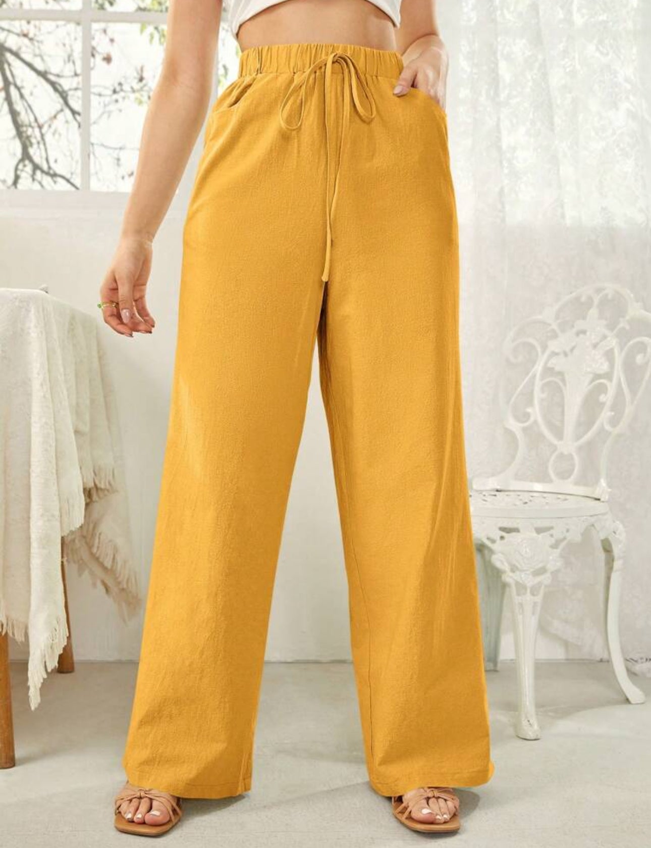 Pantalón amarillo de pierna ancha
