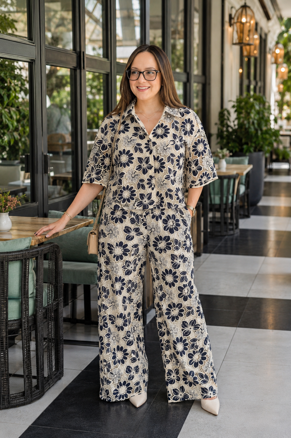 Conjunto beige flores azules dos piezas