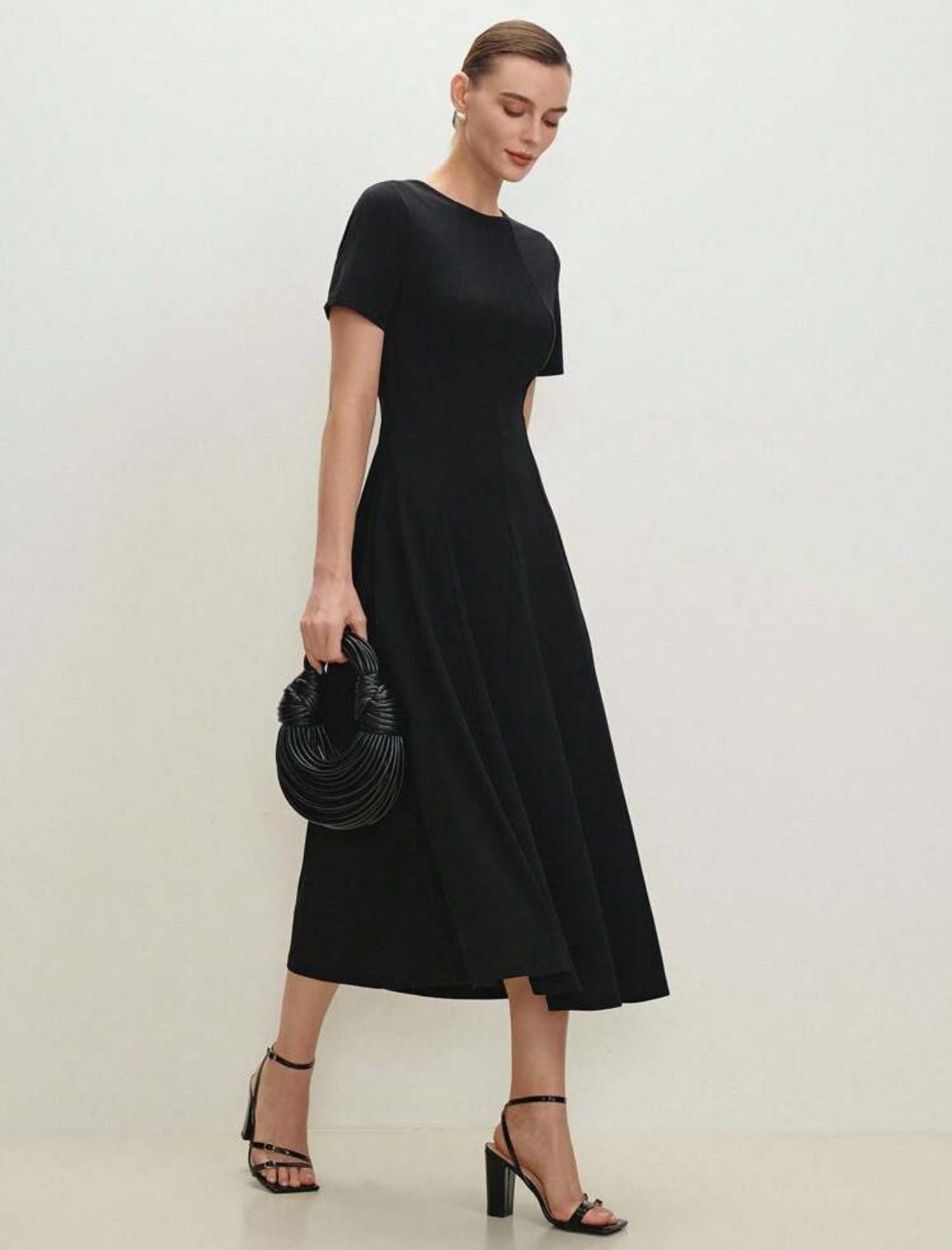 Vestido midi elegante color negro