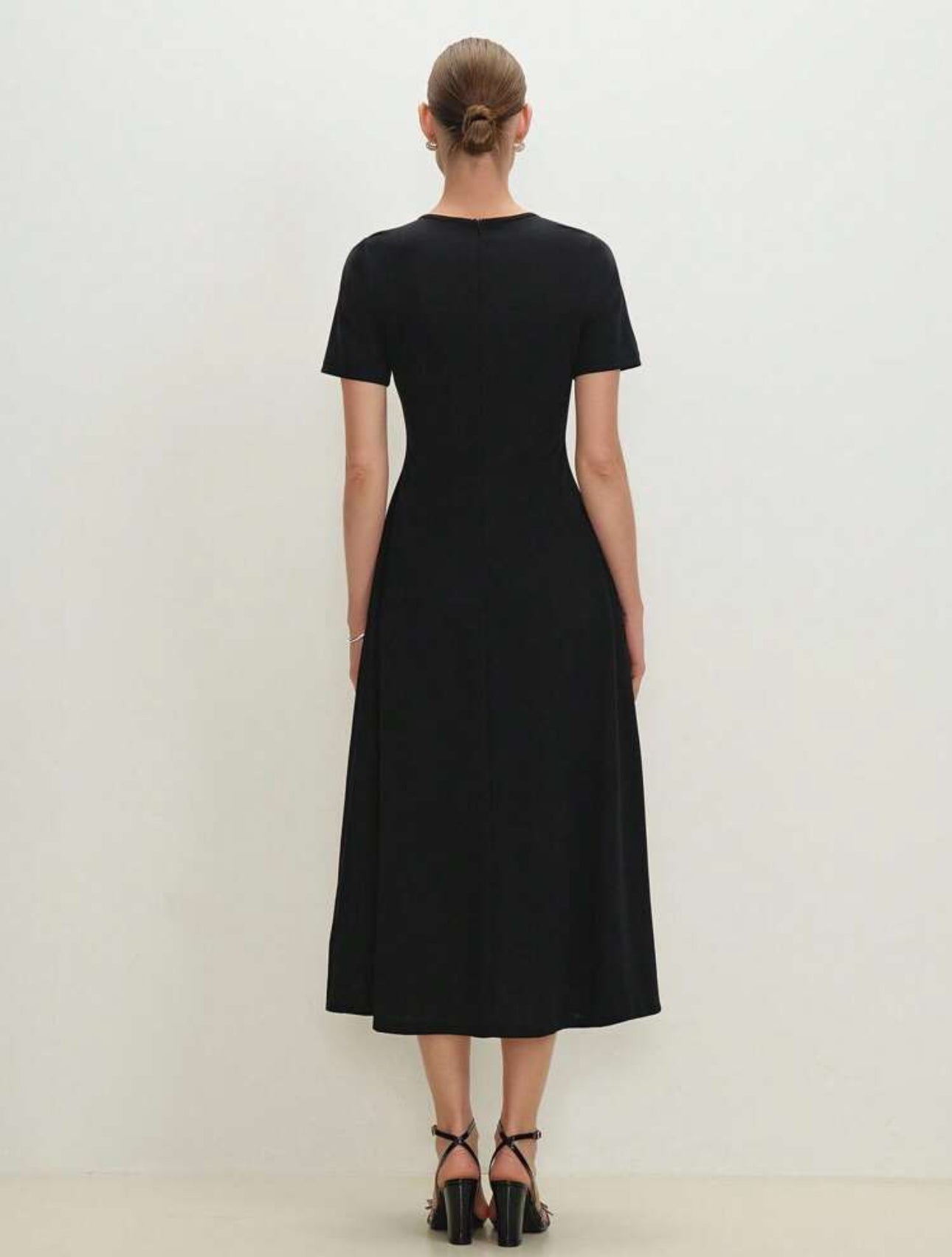 Vestido midi elegante color negro