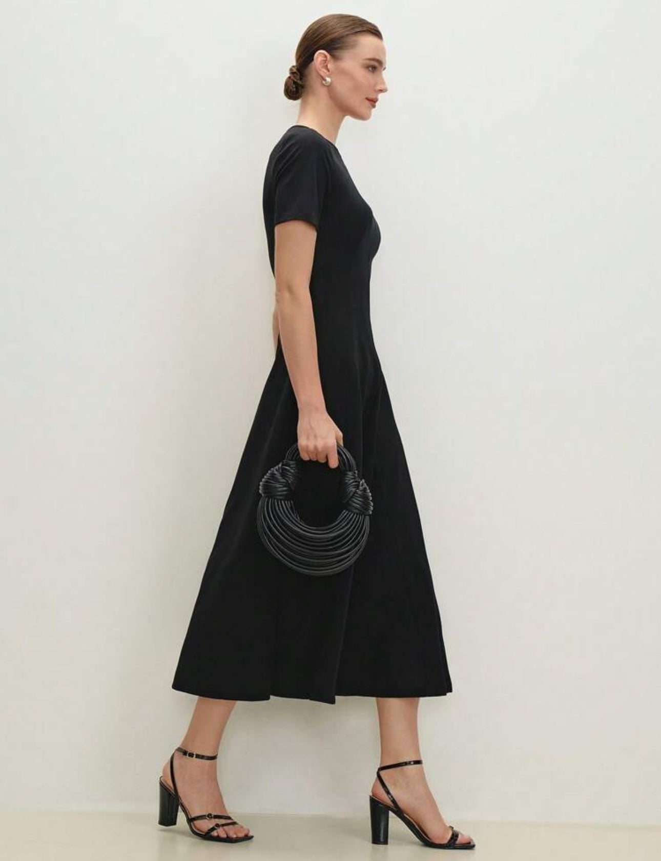 Vestido midi elegante color negro