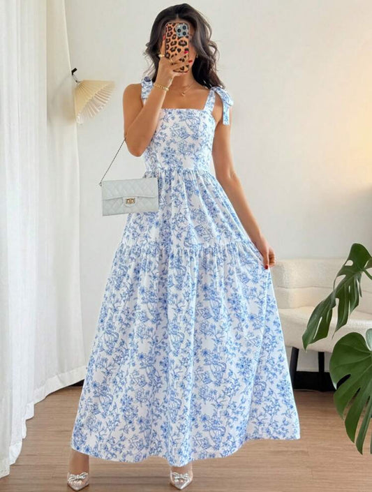 Vestido blanco largo con estampado floral plisado y volantes elegantes