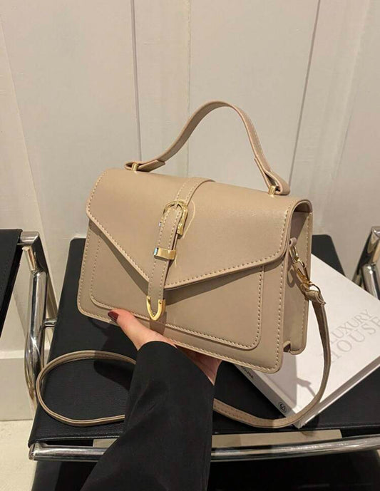 Cartera beige estilo minimalista