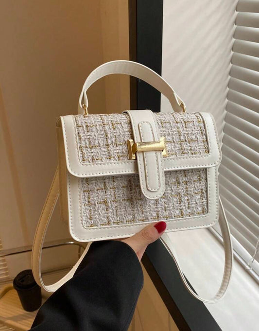 Cartera de mano blanco con dorado