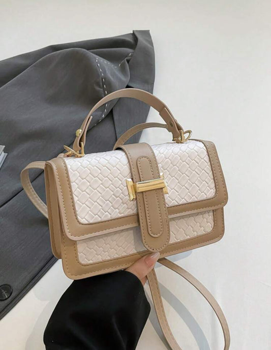 Cartera cuadrada blanca con beige