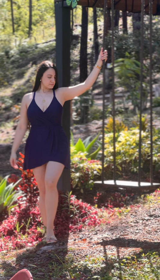 Traje de baño azul marino como vestido