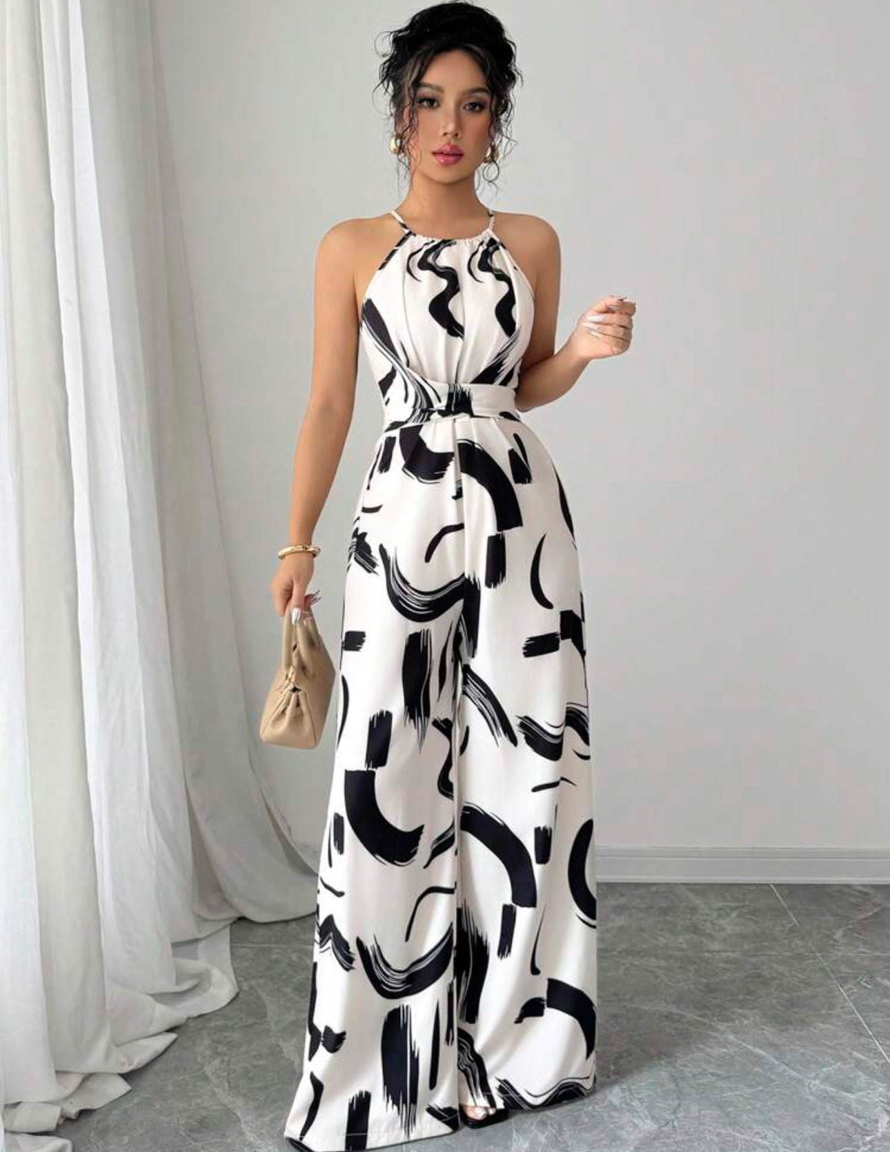 Jumpsuit beige con cinturón con estampado