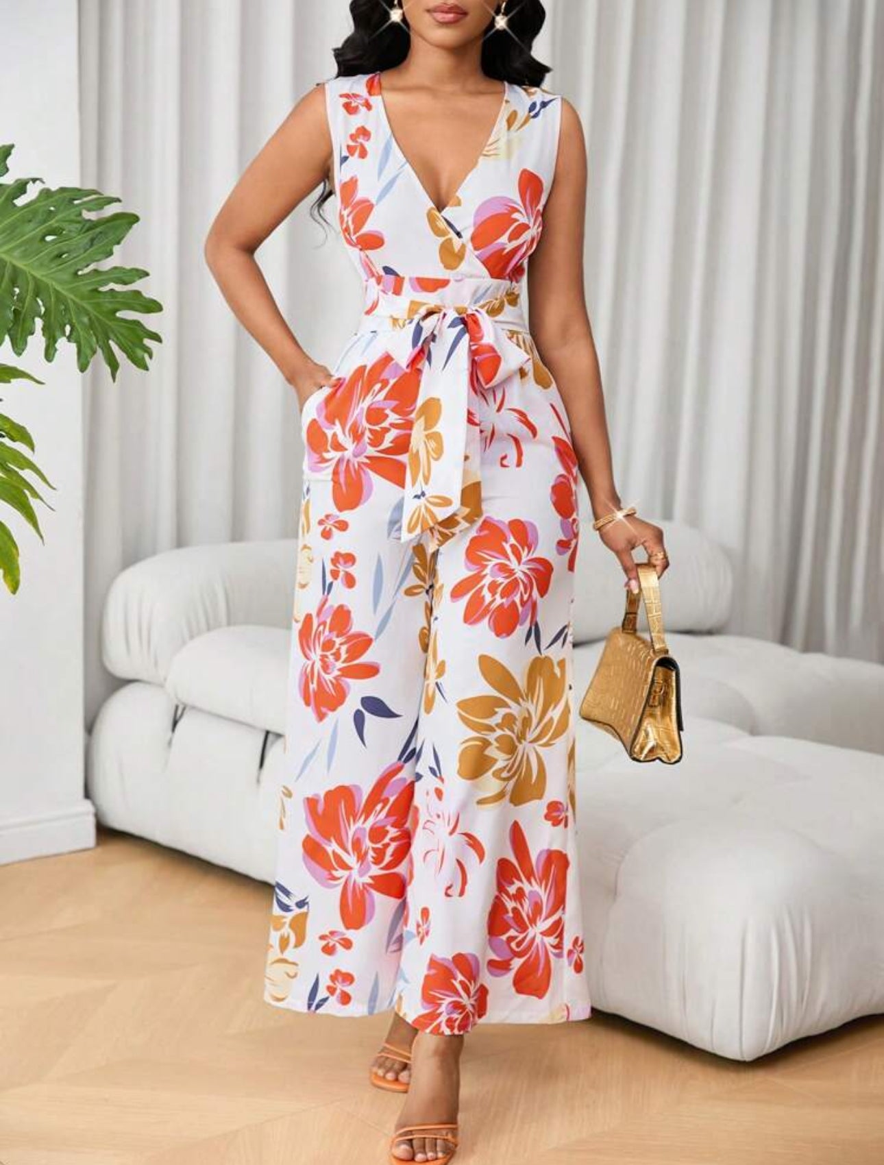 Jumpsuit blanco con flores anaranjadas