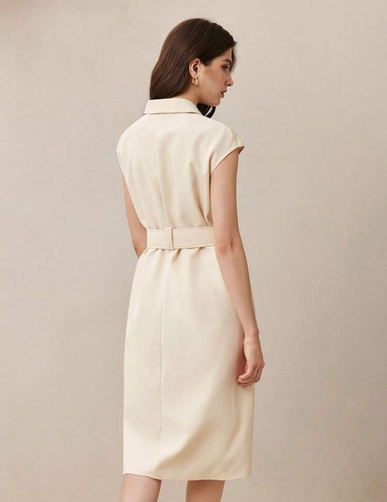Vestido beige casual con botones