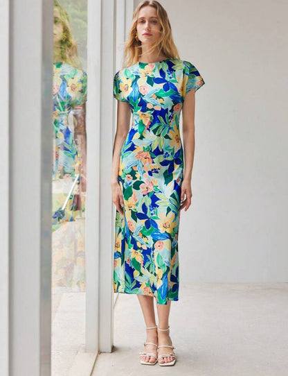 Vestido largo azul con estampado floral y manga corta