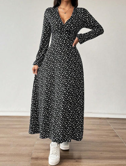 Vestido manga larga, cuello V color negro y estampado floral blanco