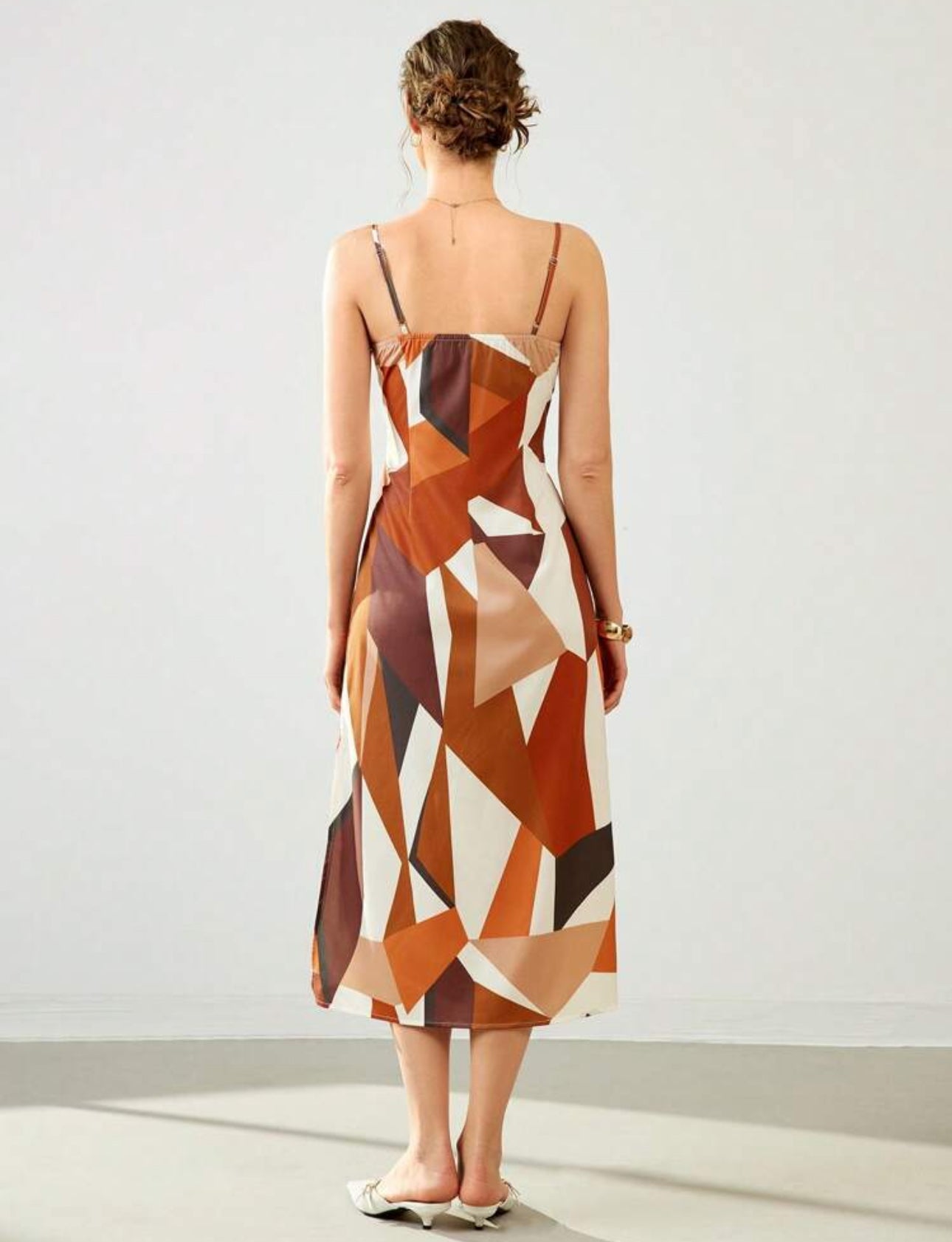 Vestido de satin drapeado cafe, anaranjado y beige