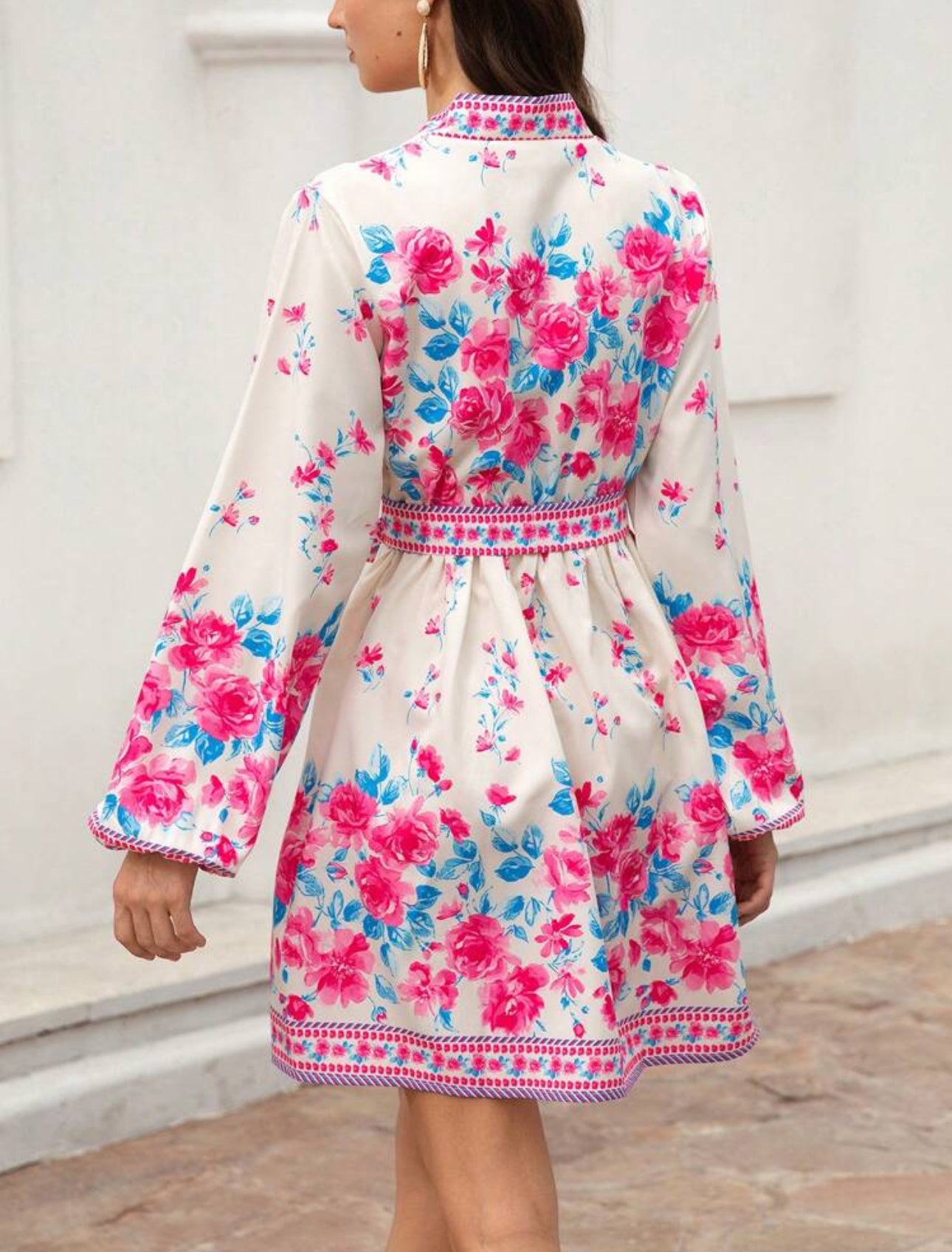 Vestido manga larga blanco estampado floral rosado y azul claro
