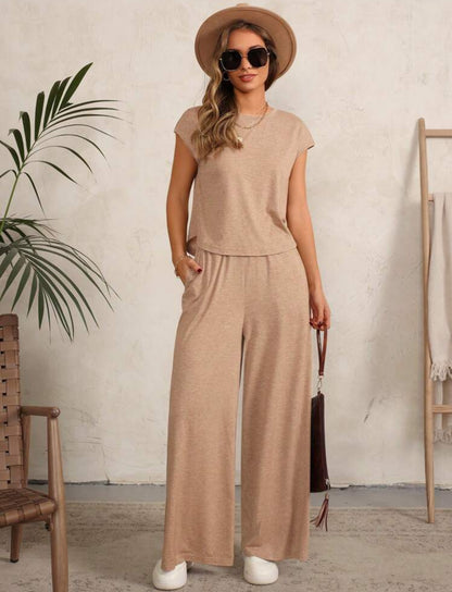 Conjunto color beige: camsia y pantalon con bolsillos